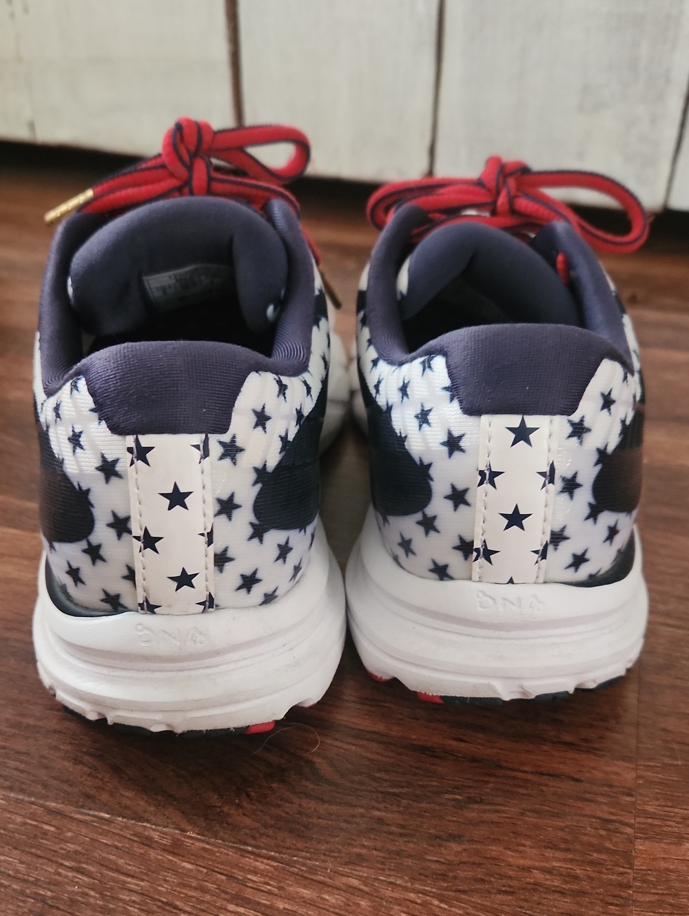 Brooks Launch 3 Womens Size 6 Patriotic Victory Collection - Picture 4 of 9